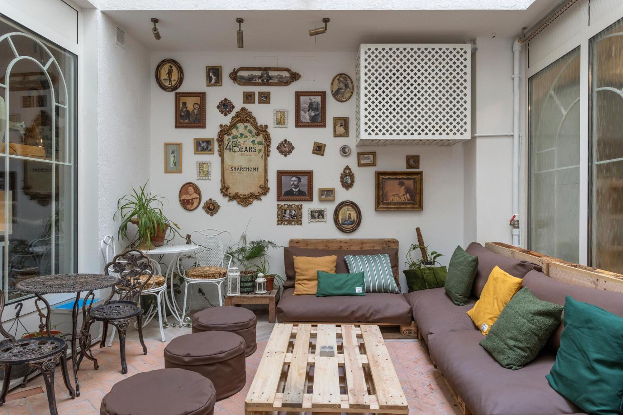 4 Bears Sharehome Guest house Madrid